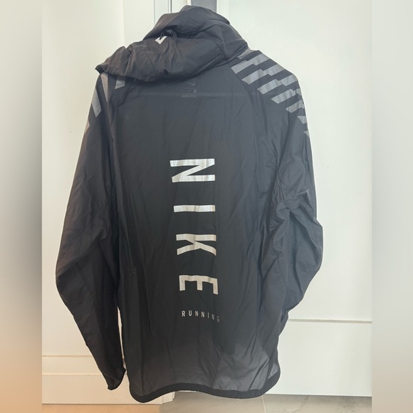 Nike Running Wind Breaker - Picture 2 of 2